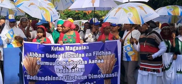Magaalaa Adaamaa Kutaa Magaalaa Dambalaa Aanaa Malkaa Adaamaa fi Kutaa Magaalaa Abbaa Gadaa Aanaa Badhaatuutti Sosochiin Duula Na Filachaa Dubartootaa waliin gaggeeffameera.