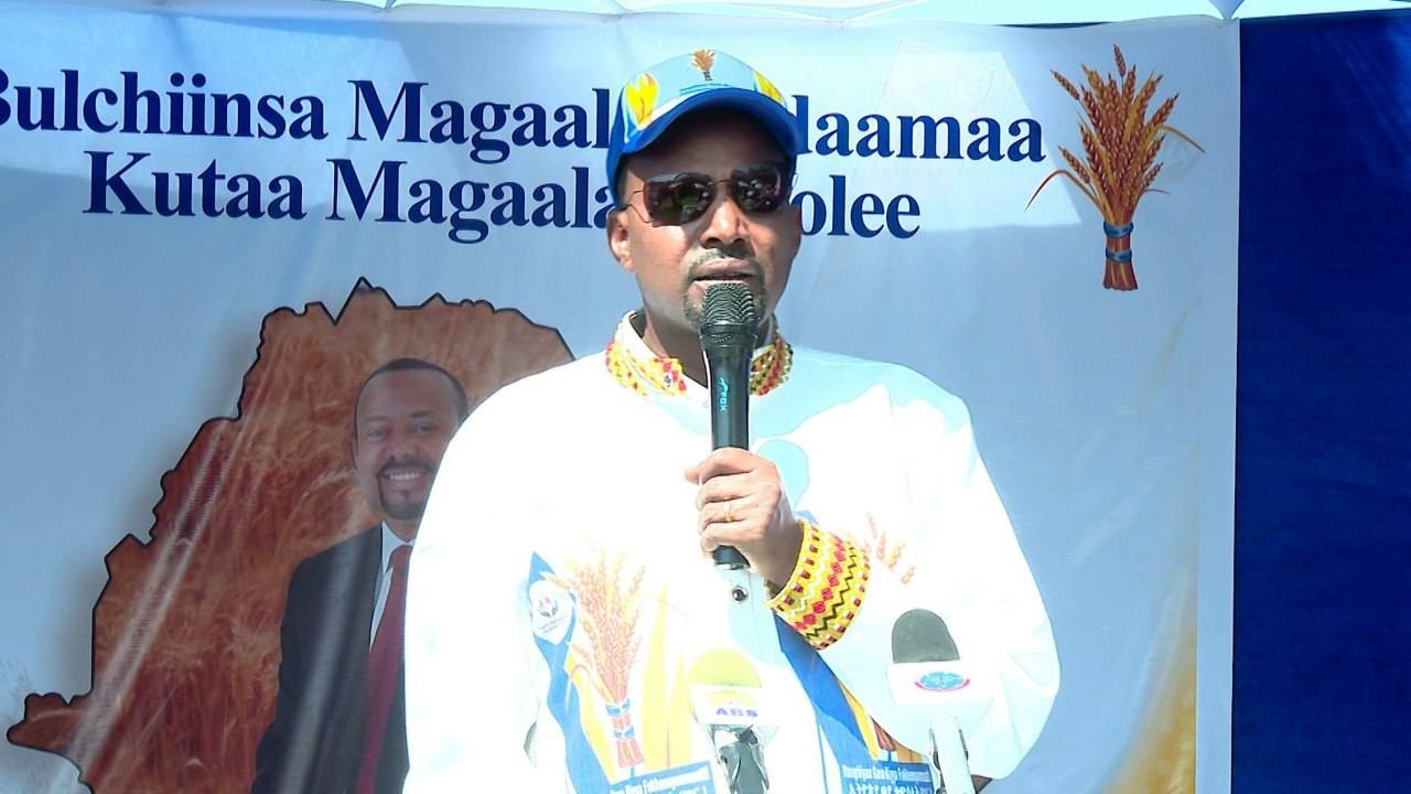 Paartiin badhaadhinaa biyya birmadummaan ishee mirkanaa'ee fi diinagdeen badhaate ijaaruuf hojjechaa jira jedhan kantiibaan magaalaa Adaamaa Obbo Hayiluu Jaldee.