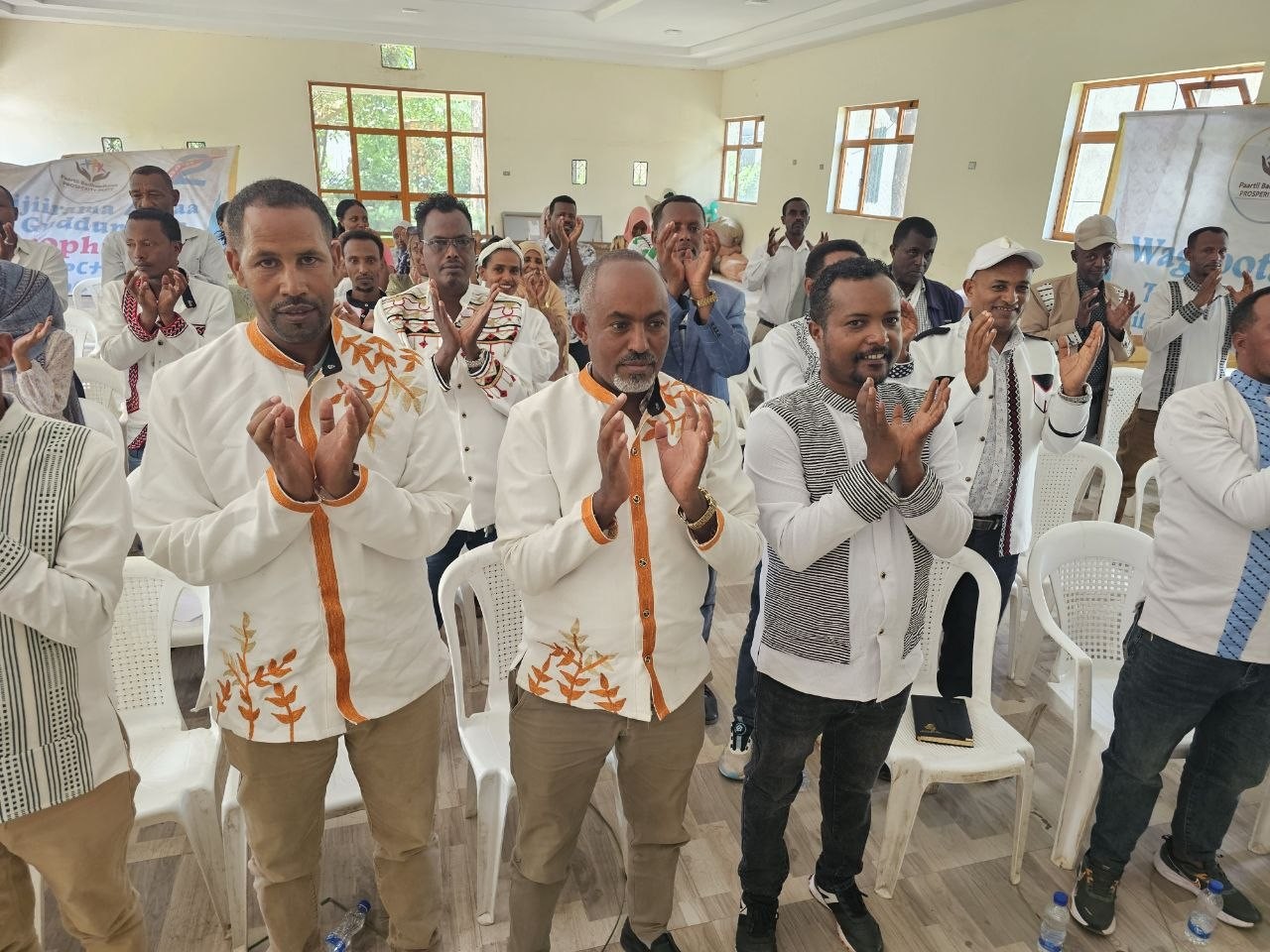Magaalaa Adaamaatti waajjirri paartii Badhaadhinaa Kutaa magaalaa  Luugoo  konfiransii paartii kurmaana 3ffaa gamtaa hojjettoota mootummaa gaggeesse.